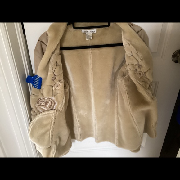 White House/Black Market Jacket.  PRICE DROP!!!!!!! - Picture 6 of 7